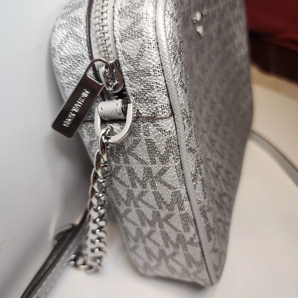 NEW Michael Kors Jet Set Charm Silver Large EW Crossbody NWT - Picture 4 of 8